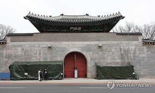 "장난으로 이름쓰고, 악령 쫓는다며 기도문"…문화재 낙서테러 수난사