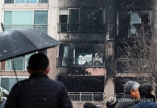 (2nd LD) Fire at apartment building in northern Seoul kills 2, injures 29 people