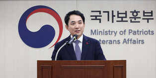 Outgoing veterans minister