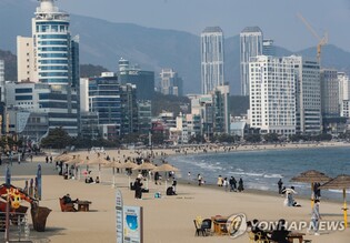 부산 광안리해수욕장 백사장 폭 넓어진다