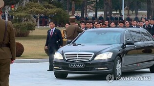N. Korean officials show up for year-end party meeting in luxury sedans