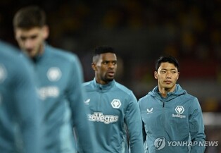 '멀티골' 황희찬, EPL 데뷔 첫 두 자릿수 득점…부상으로 교체(종합)