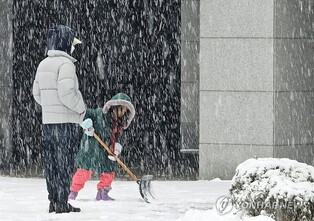 (2nd LD) Seoul sees heaviest December snowfall in over 40 years; more snow expected over weekend