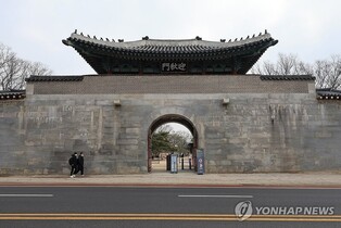 '낙서 테러' 경복궁 담장 80% 복구…"전체 복구 비용 청구할 것"