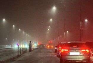14 injured in 2 pileups on icy bridges in Sejong
