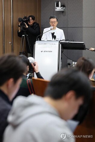 Opposition leader in smooth recovery from surgery after stabbing attack