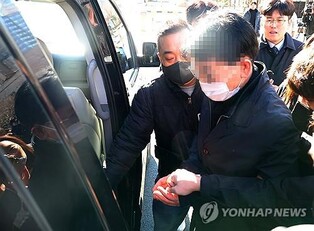 (LEAD) Police to decide whether to disclose identity of opposition lawmaker's assailant