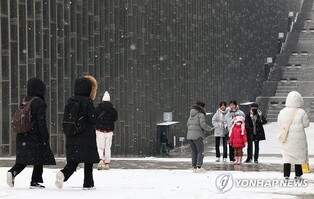 Heavy snow advisory issued across greater Seoul; more snow expected through evening rush hours