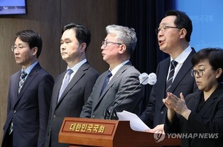 Non-mainstream DP lawmakers to leave party unless reform demands accepted