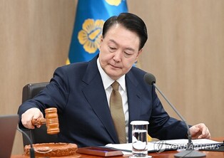 Yoon's approval rating inches up to 35 pct: Yonhap survey