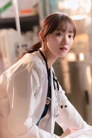 이성경, 단국대병원에 1억원 기부…"의료계 발전에 도움 되길"