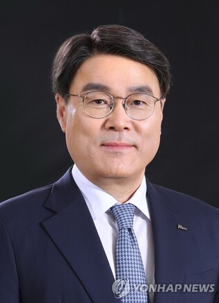 POSCO CEO, board members booked for investigation over luxurious overseas board meeting