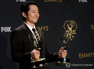 [1보] '성난 사람들' 스티븐 연, 美 에미상 남우주연상 수상
