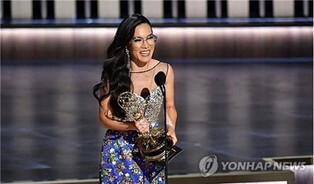 만삭 코미디언서 에미상 수상까지…'자신의 삶 녹여낸 연기' 앨리 웡
