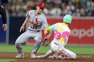 MLB 세인트루이스, 한국계 에드먼과 연봉조정 피해 2년 계약