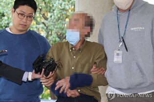 Man gets 4-yr prison term for stabbing 2 policemen in front of presidential office