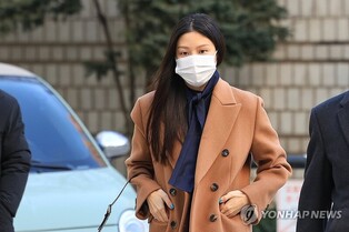 Prosecutors demand suspended prison term for ex-justice minister's daughter over admission fraud