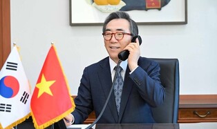 FM Cho discusses bilateral ties with Vietnamese counterpart in phone talks
