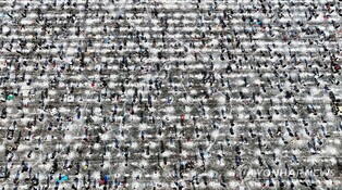 화천산천어축제 폐막 하루 앞두고 '절정'…13만명 운집