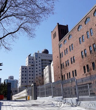 Car rams into guard post in front of Russian Embassy, injures police officer
