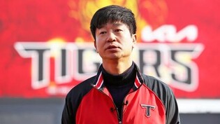 (2nd LD) Arrest warrant sought for Kia Tigers manager over bribery charges