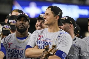 MLB 텍사스 코리 시거, 탈장 수술…개막 맞춰 복귀할 듯