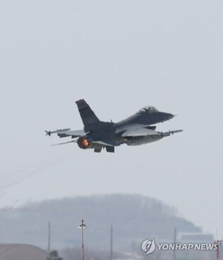 U.S. F-16 fighter crashes off Gunsan; pilot rescued