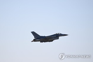 (LEAD) U.S. F-16 fighter crashes off Gunsan; pilot rescued