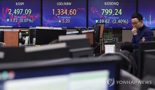 Seoul shares fall as chipmakers weighed down after Samsung Electronics earnings