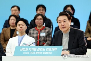 Yoon doubles down on plan to increase medical personnel