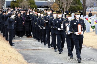 2 firefighters laid to rest at nat'l cemetery