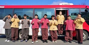 [픽! 전주] 마을버스 기사들, 한복 입고 설 승객 맞이