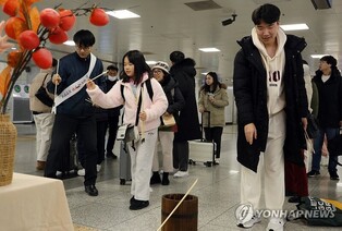 "설 연휴 가족과 함께 설렌다"…대전 전통시장·역·터미널 북적