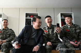 Yoon visits Marine corps on Lunar New Year holiday