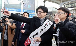 여야가 전한 설 민심…與 "더 잘하라 격려" 野 "최악 경기 호소"