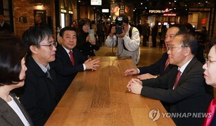 與, '건국전쟁' 릴레이 관람…윤재옥 등 원내지도부도