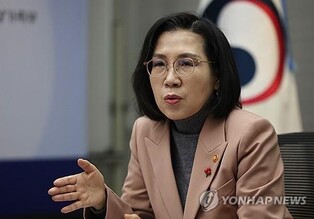 (LEAD) Yoon accepts resignation of gender equality minister