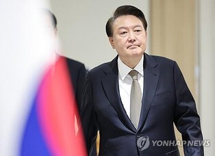 (LEAD) Yoon seeks Germany, Denmark's understanding on postponed visits