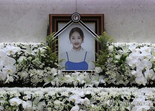 故 박보람, 동료 가수 애도 속 발인 엄수…박재정·로이킴 운구