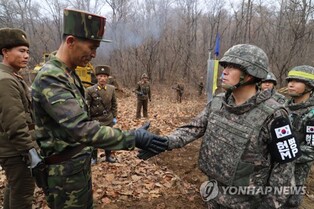 (LEAD) N. Korea installs mines on inter-Korean road within DMZ