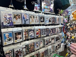 명동 관광거리서 BTS·뉴진스 등 캐릭터 위조상품 9천점 압수