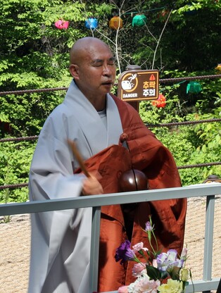 "넘어진 부처님 다시 세우고 싶은 건 불자로서 당연한 마음"