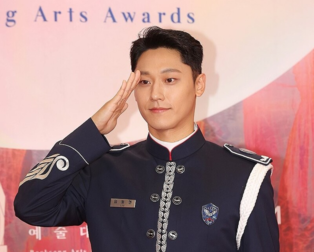 '12.12: The Day' sweeps grand prize, best film, best actor at Baeksang Arts Awards