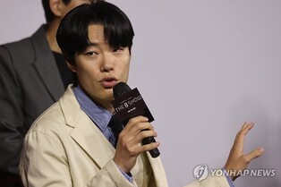 류준열, 환승연애 논란에 "침묵하고 비판 감당하는 게 최선"