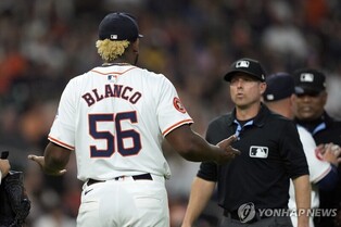 올해 MLB 첫 노히터 투수 블랑코, 이물질 사용해 퇴장 징계