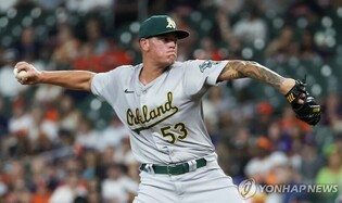 '전 KIA' 브룩스, 5년 만의 MLB 선발 복귀전서 7이닝 3실점 호투