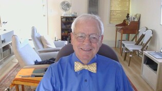 '아이유·K드라마 찐팬' 美할아버지 첫 한국행…"포장마차 갈것"