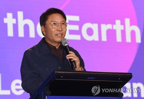 Former SM chief Lee Soo-man May Return to K-pop Industry Frontier: Sources