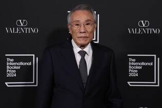 Hwang Sok-yong vows to work harder on novels after falling short of Booker Prize