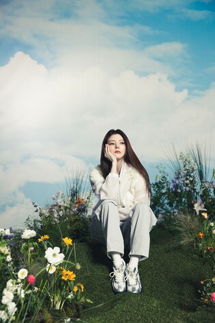 휠라 "한소희 착용 신발 '에샤페 실버문' 인기…추가 생산 돌입"